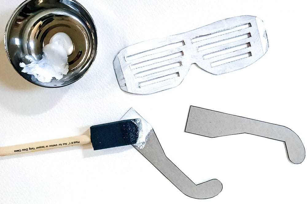 Kids will have a total blast crafting 3 pairs of bodacious 80's-inspired sunglasses out of an upcycled cereal box and paint! Free templates included.