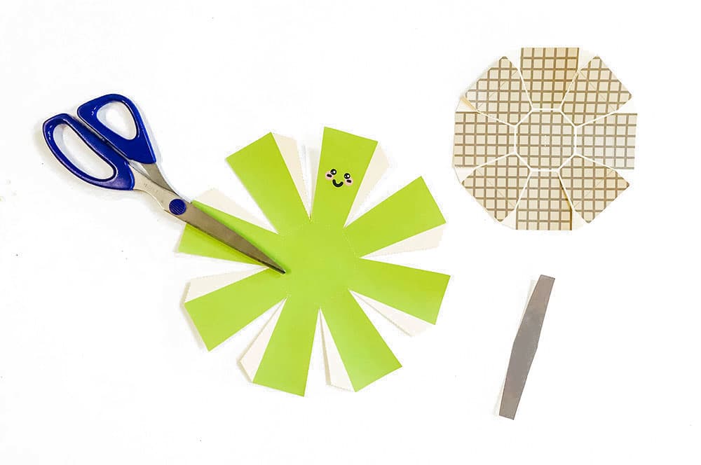 Cut out the paper acorn box pieces