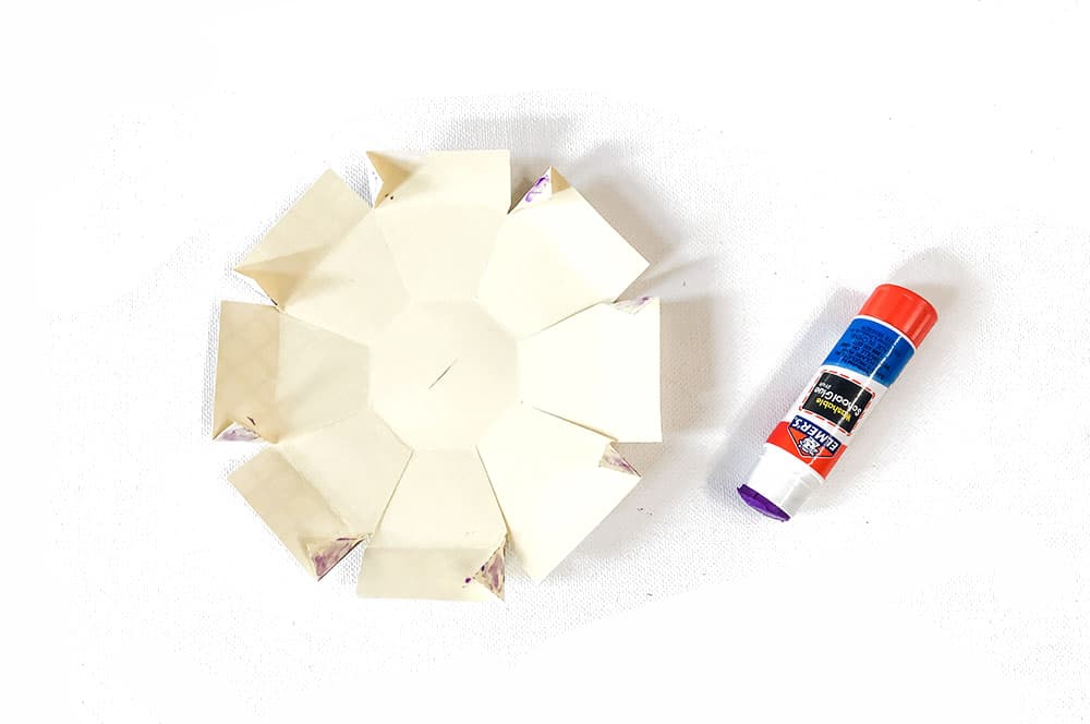 Glue your paper acorn cap together