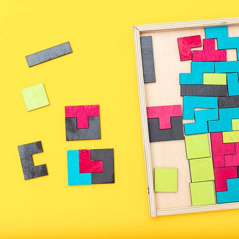 Ten '90s inspired DIY games that are throwback fun for the whole family! | via barley & birch