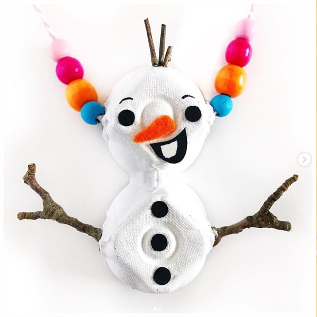 Kids holiday crafts from everyday supplies - egg carton snowman | via barley & birch
