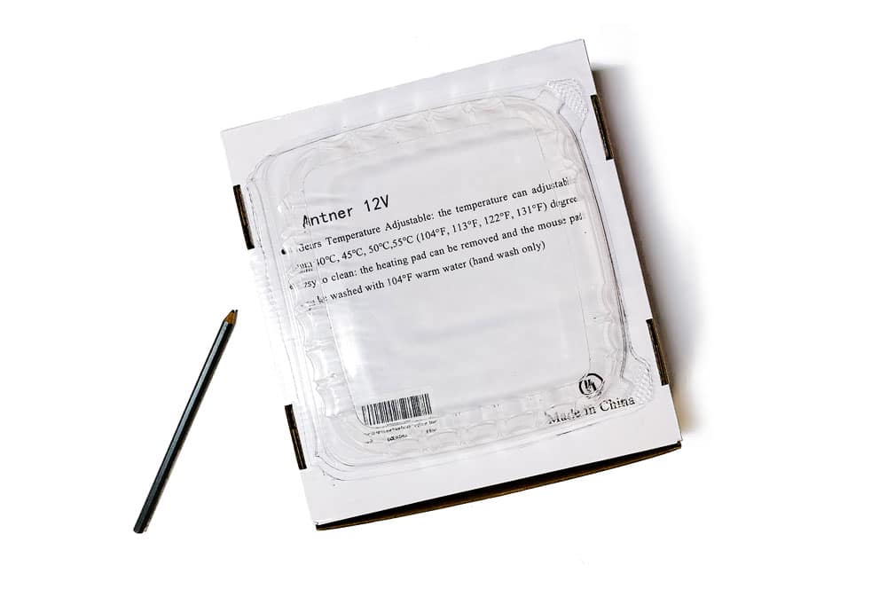 Trace around your takeout container on your cardboard box
